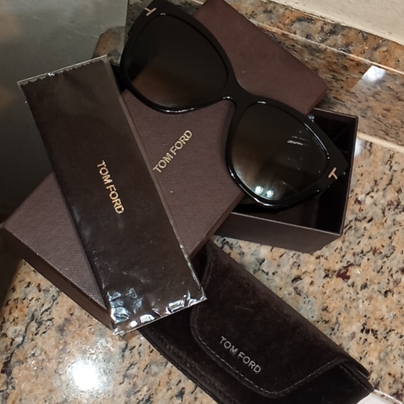 Tom Ford cat eye sunglasses - Picture 3 of 3